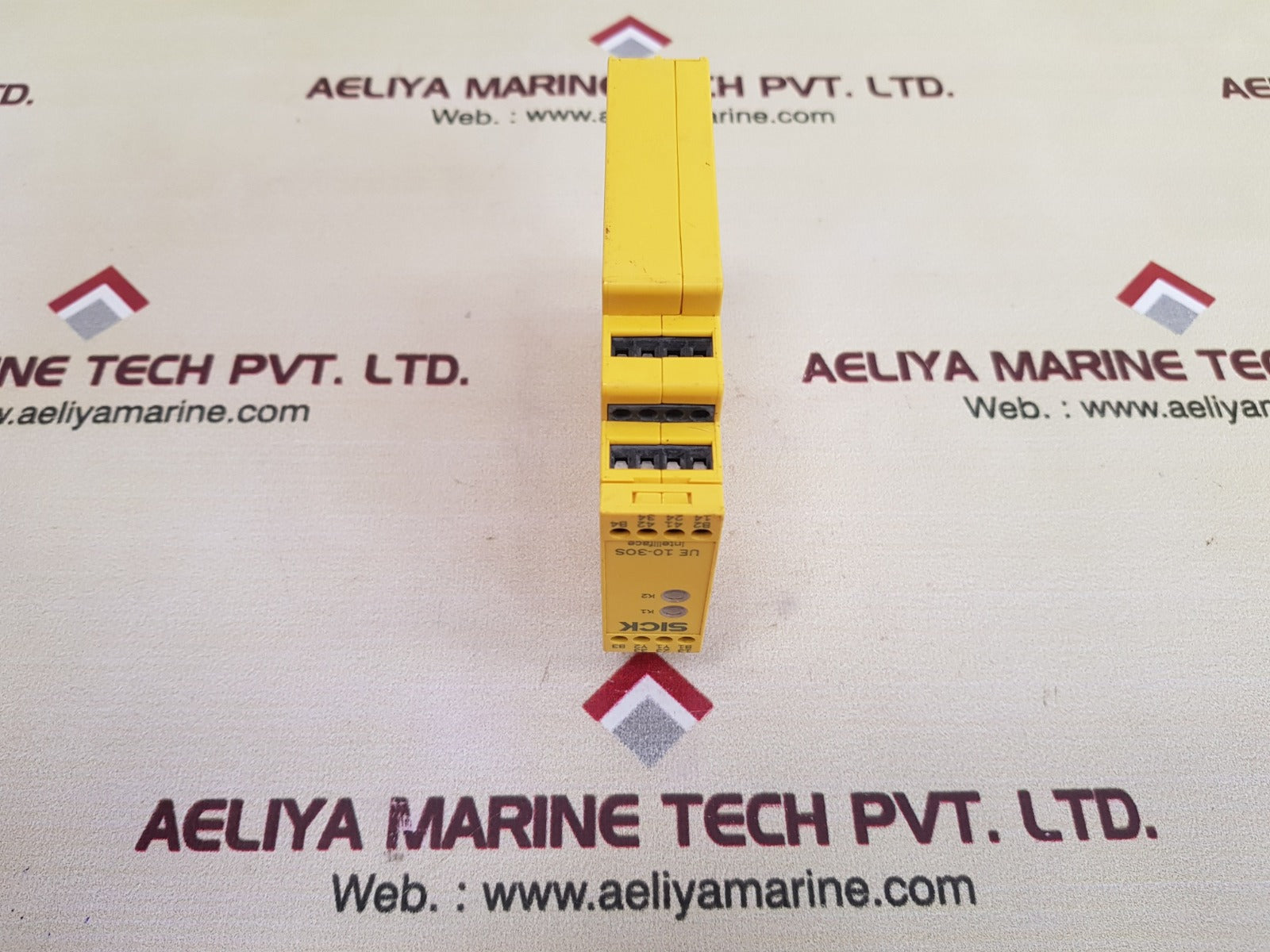 Sick ue 10-30s2d0 safety relay