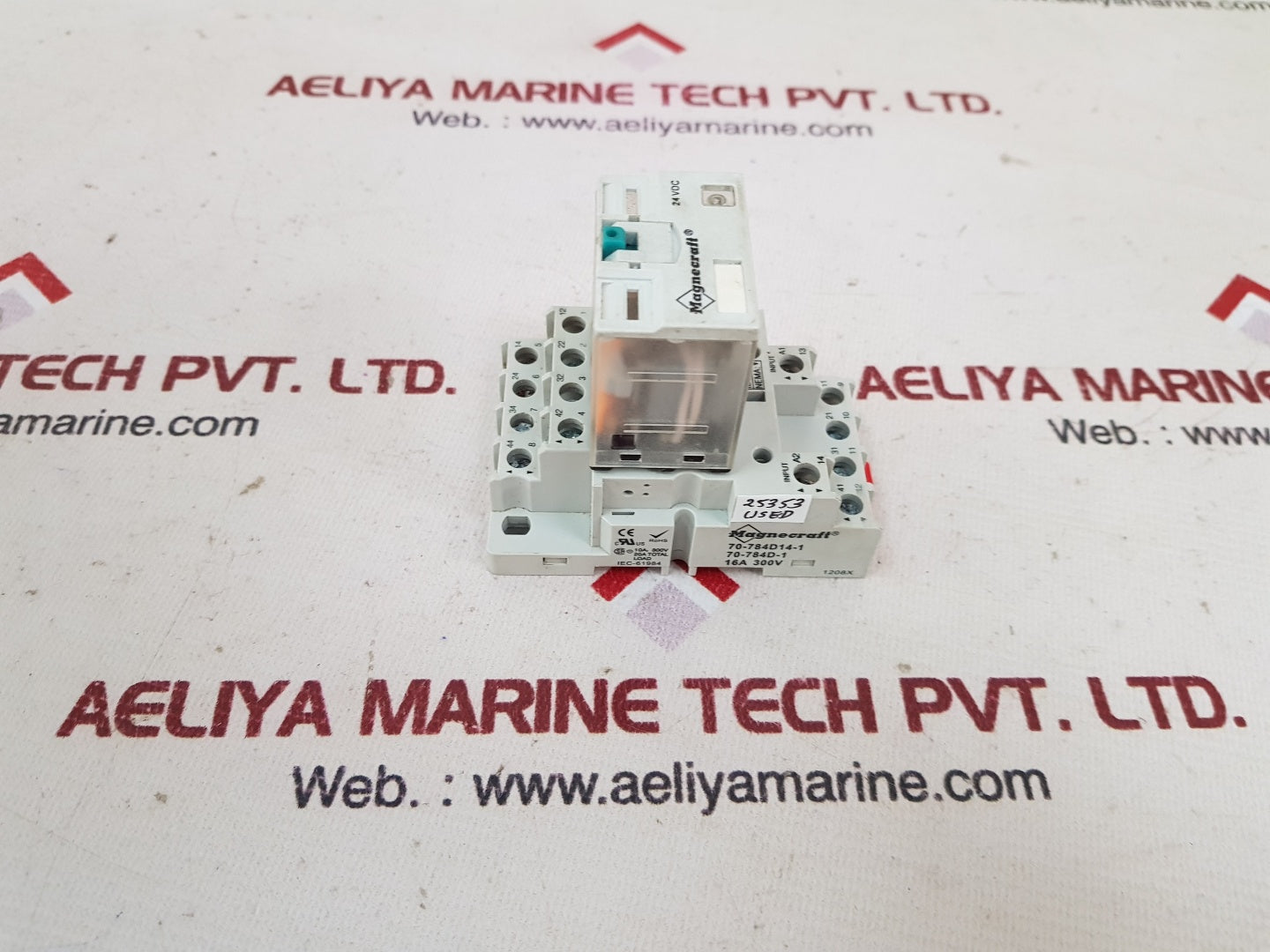 Magnecraft 784xdxm4l relay with 70-784d14-1 base 