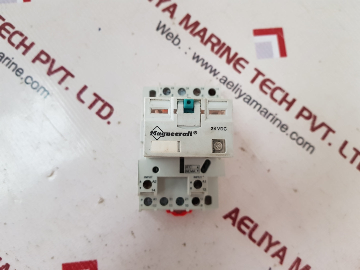 Magnecraft 784xdxm4l relay with 70-784d14-1 base 