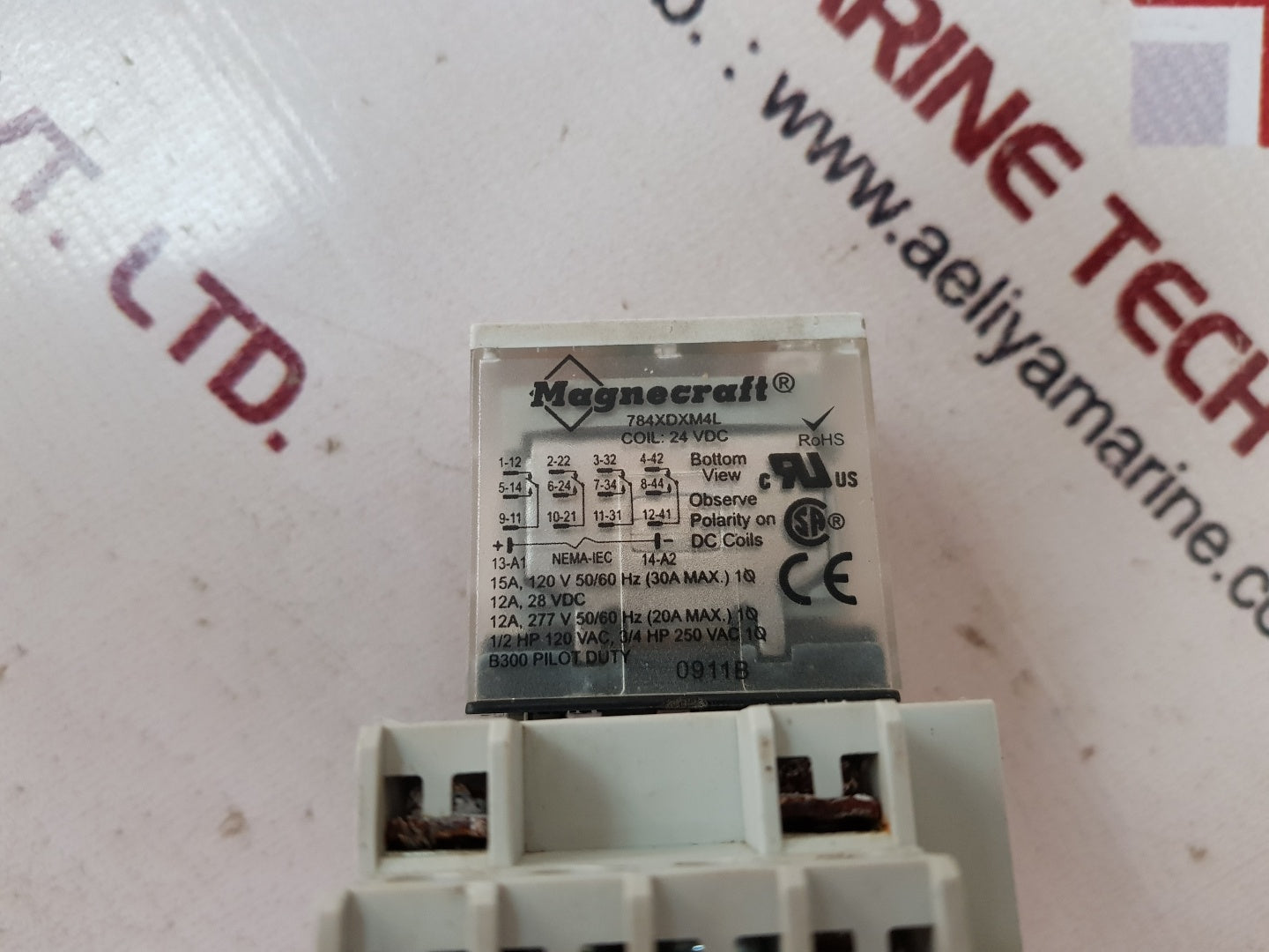 Magnecraft 784xdxm4l relay with 70-784d14-1 base 