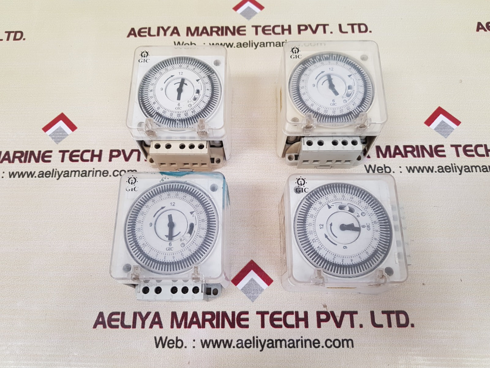 Larsen & toubro gic fm/1 quartz analog time switch qt(daily)