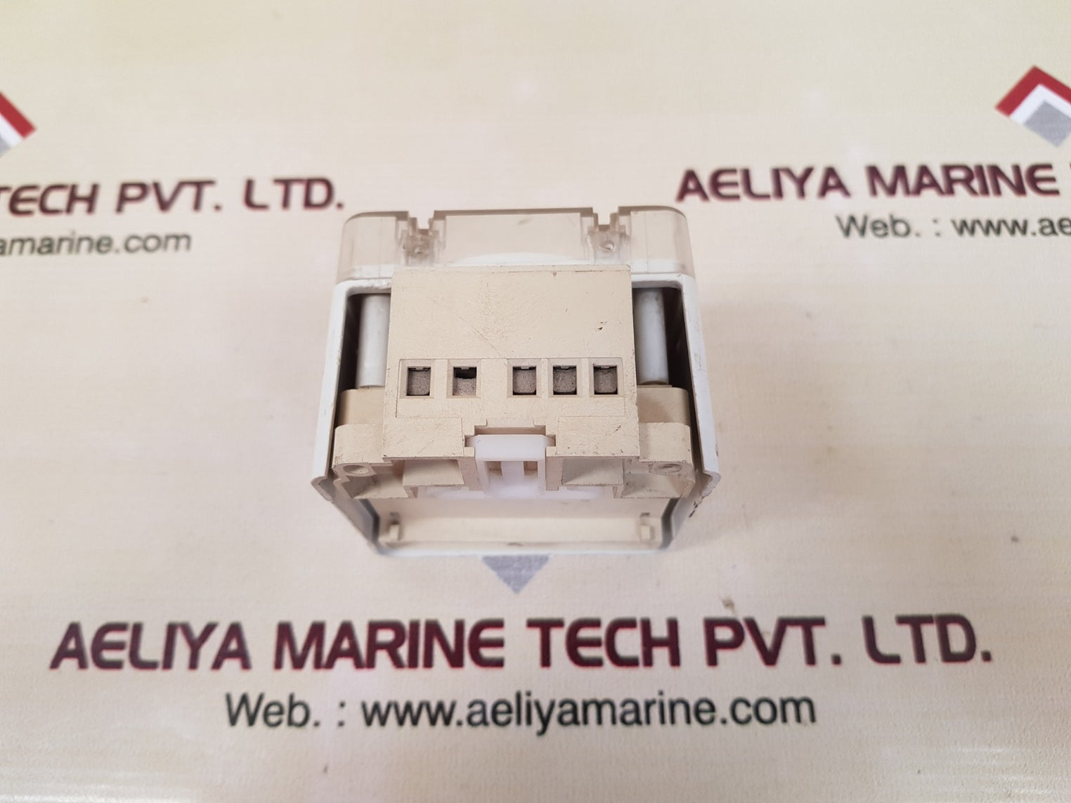 Larsen & toubro gic fm/1 quartz analog time switch qt(daily)