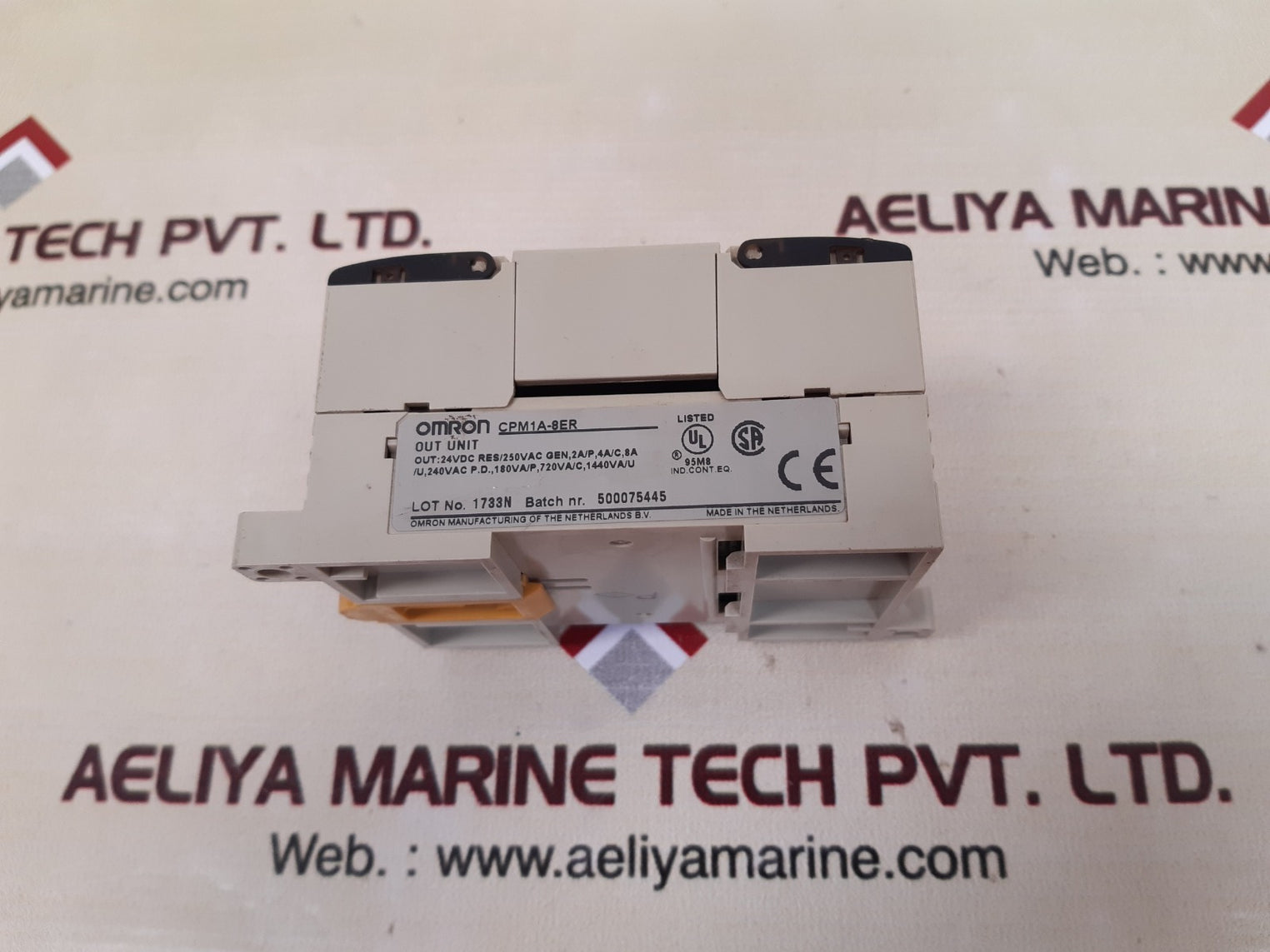 Omron cpm1a-8er output unit 