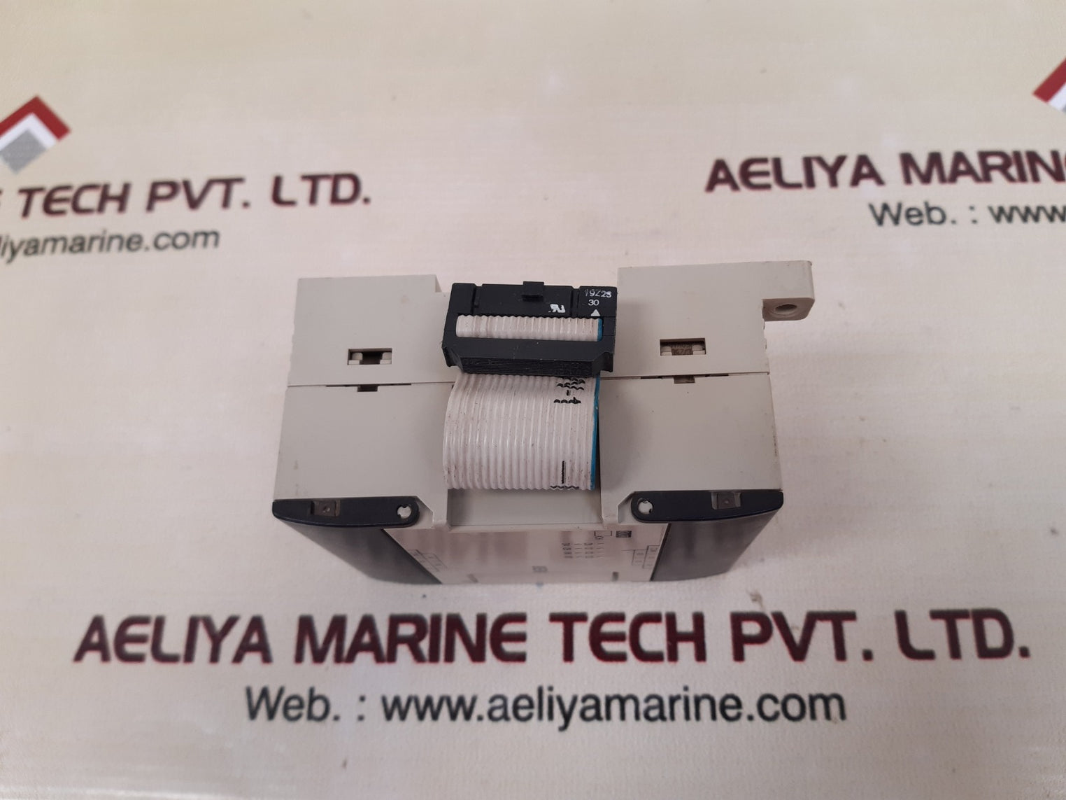 Omron cpm1a-8er output unit 