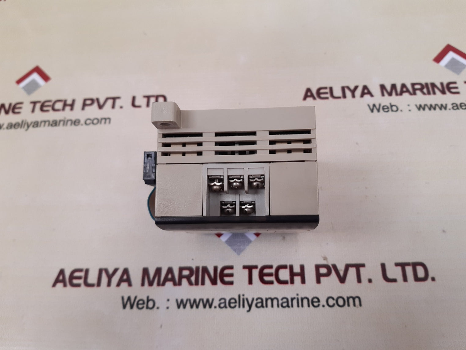 Omron cpm1a-8er output unit 