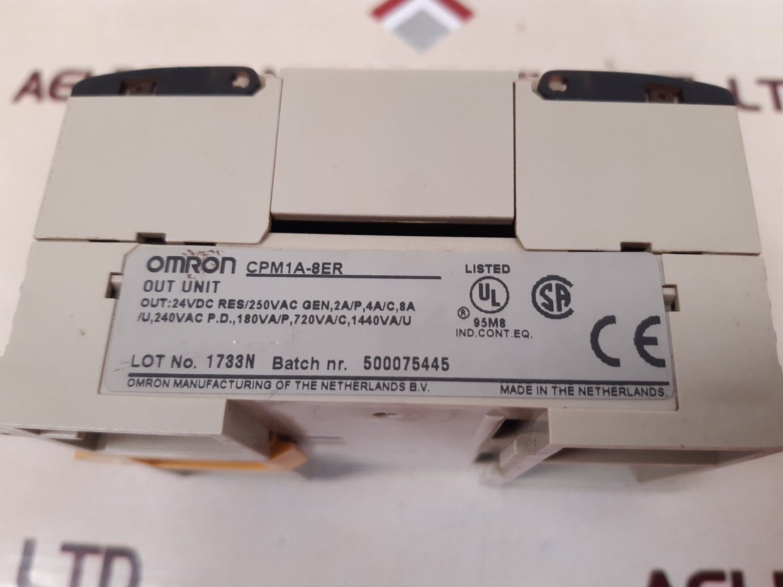 Omron cpm1a-8er output unit 
