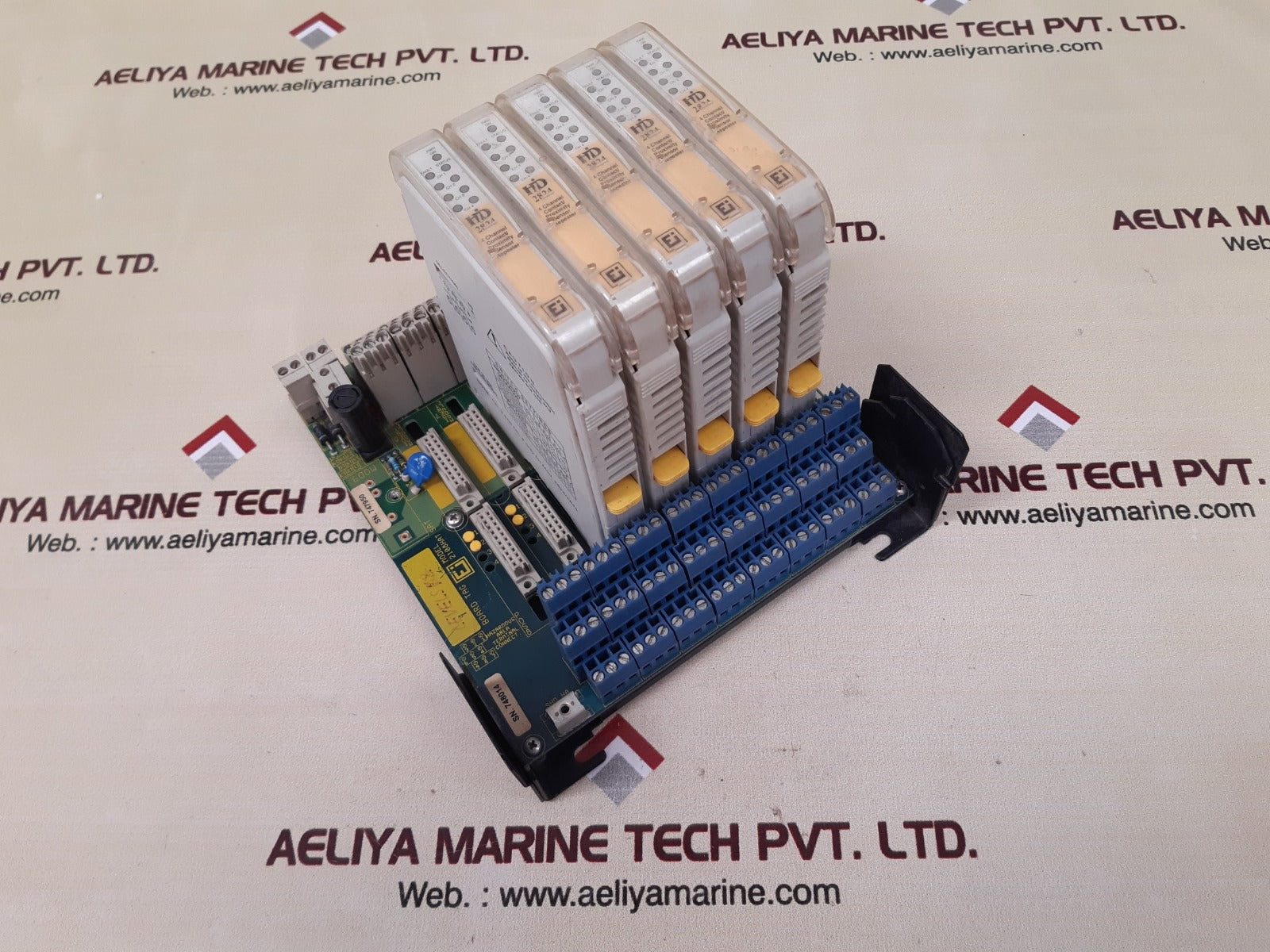Elcon hid 2824 isolating and signal repeater 