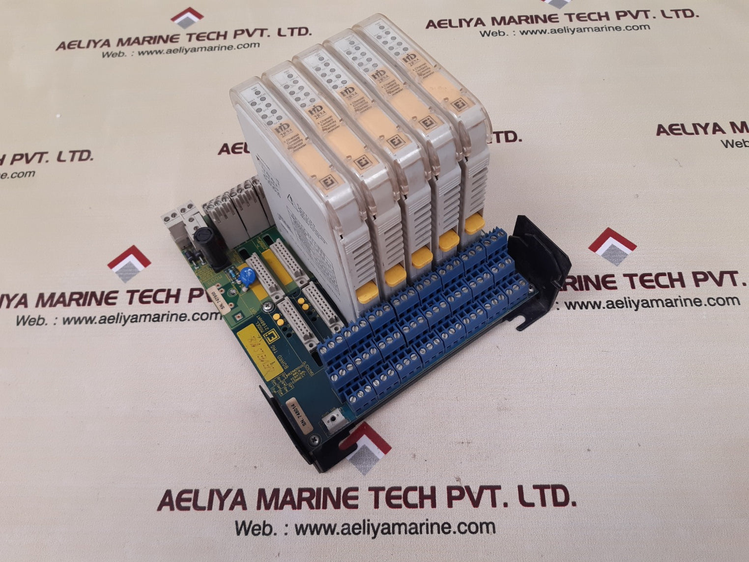 Elcon hid 2824 isolating and signal repeater 