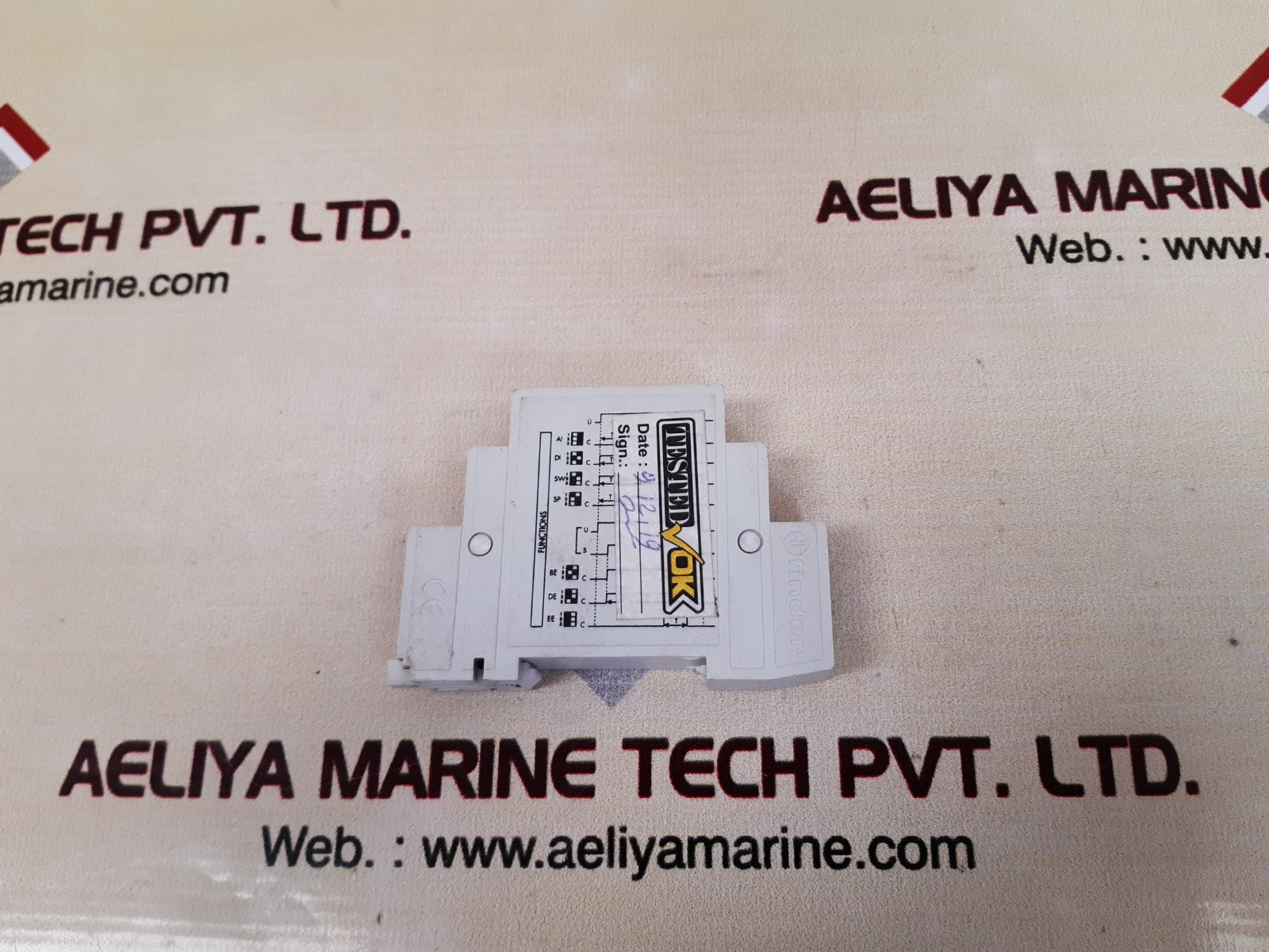 Finder 81.01 time delay relay