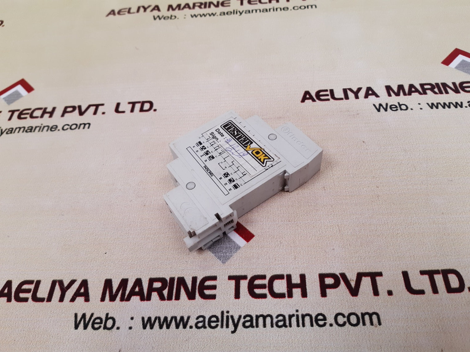 Finder 81.01 time delay relay