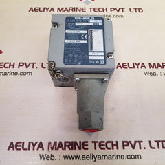 Square d class 9012 adw-4 pressure switch