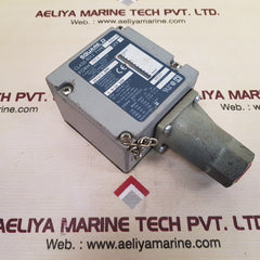 Square d class 9012 adw-4 pressure switch
