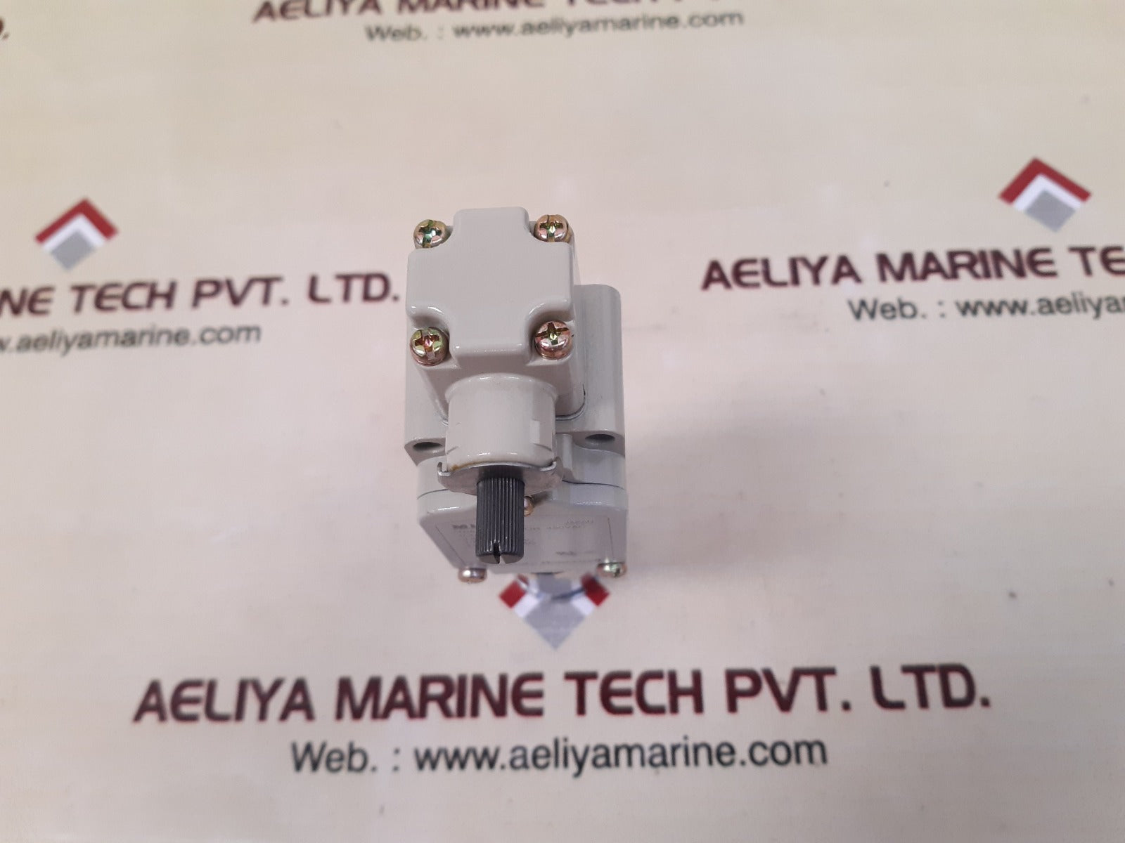 Yamatake honeywell 1ls19-j micro limit switch