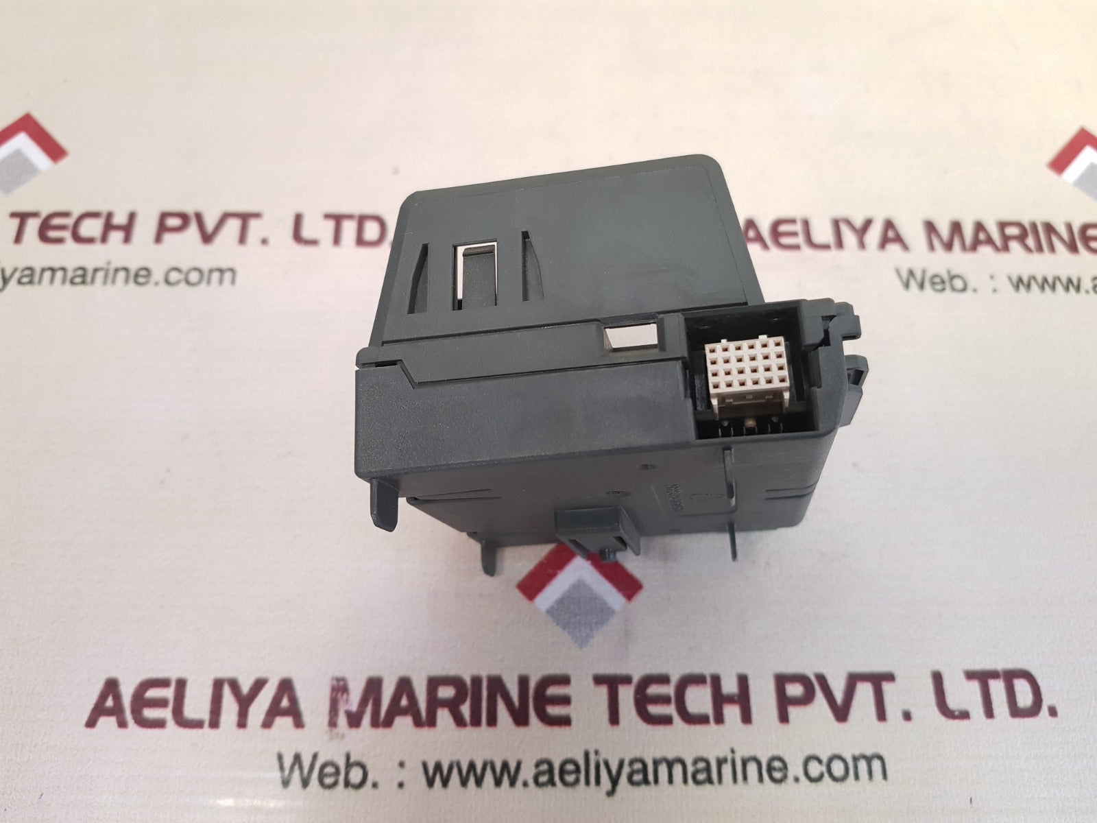 Siemens simatic s7 6es7 195-7hd10-0xa0 bus module