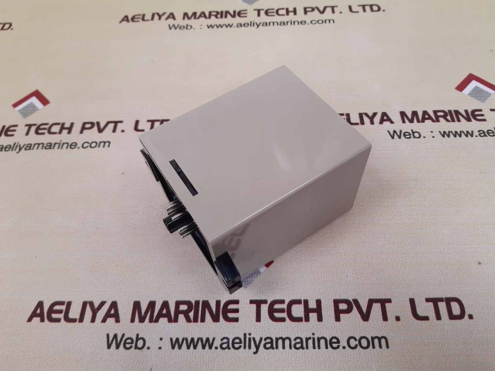Omron sdv-fh2 voltage sensor 2a 24vdc new