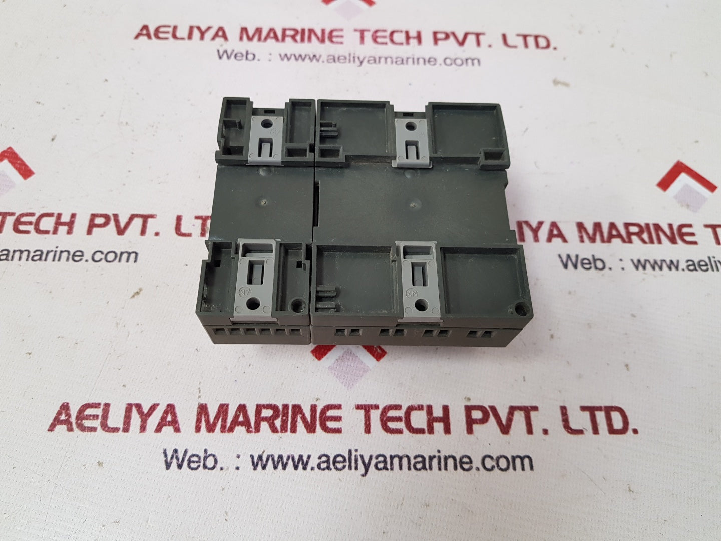 Siemens 6ed1 052-1md00-0ba4 logic module with 6ed1 055-1mb00-0ba1 expansion module