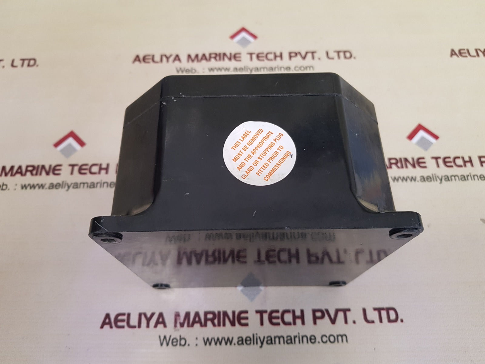 Hawke international pl615 junction box 20a/2.0a