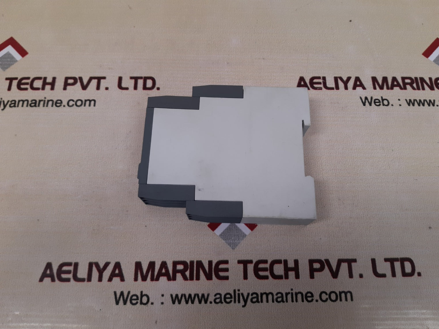 Abb Cm-pvs.41P 3-phase Over/ Undervoltage Monitoring Relay 1Svr740794R3300