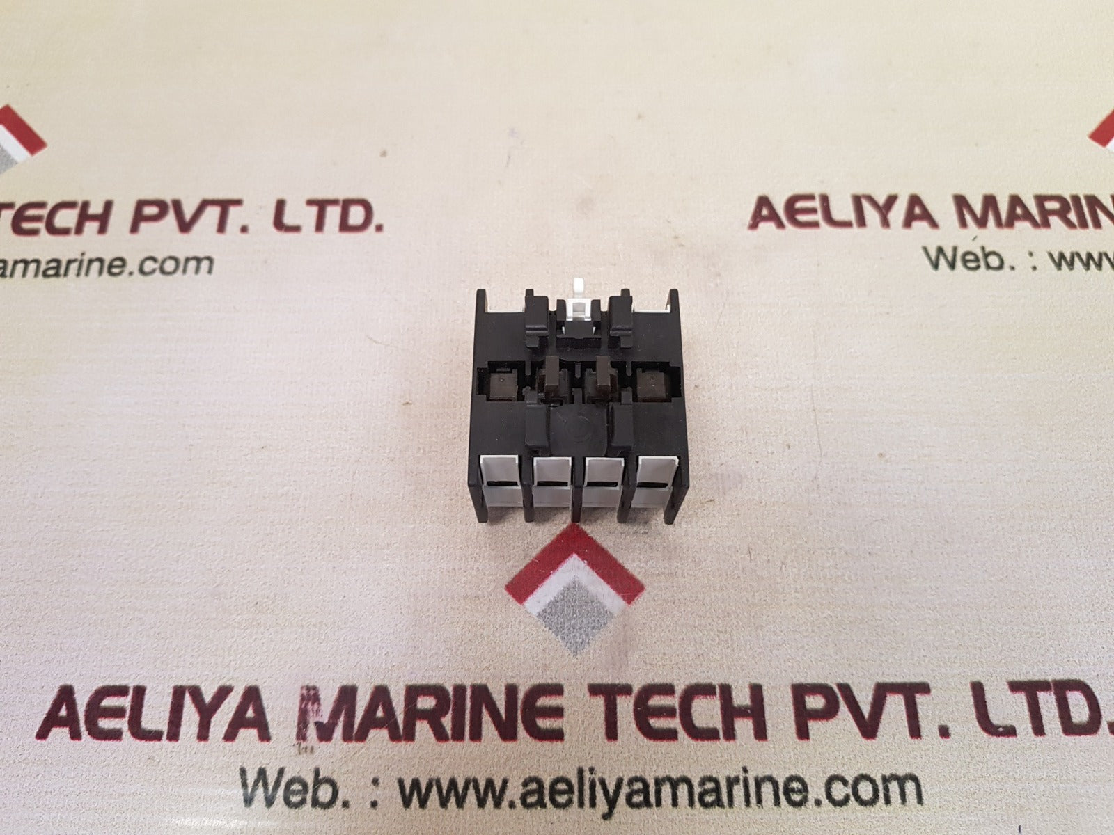 Moeller 04 Dil Auxiliary Contact Block 600Vac Max 15A, 250Vdc Max 1A