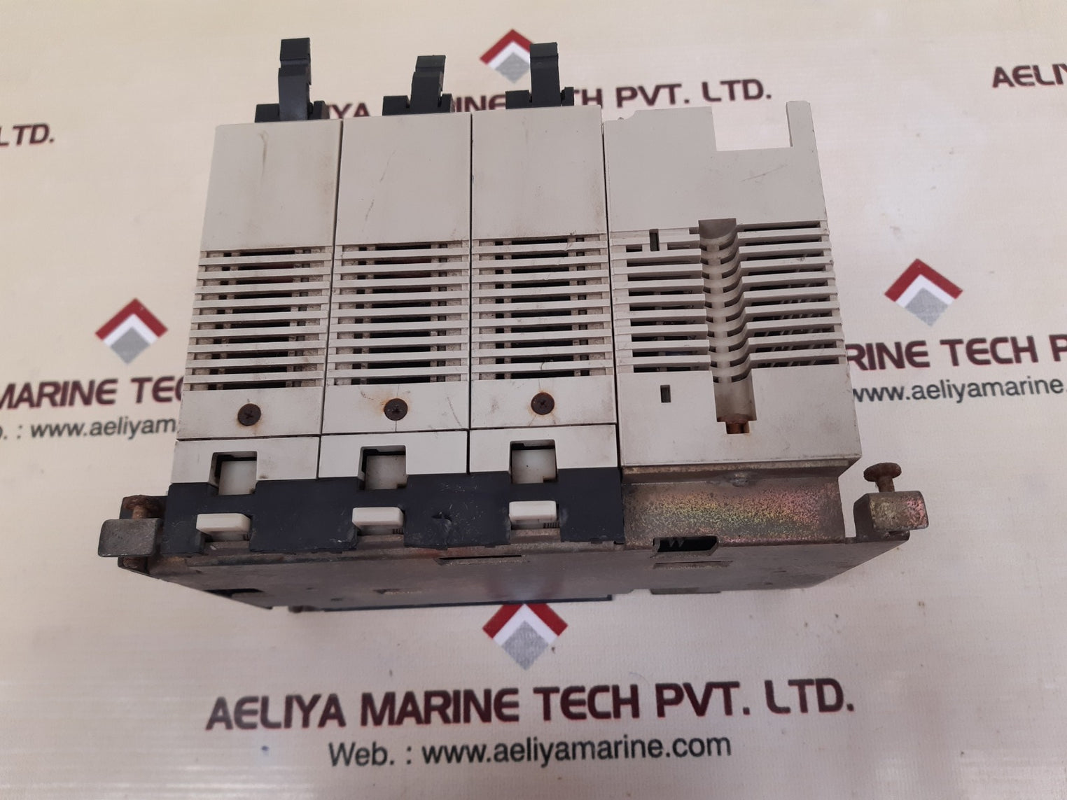 Omron C200H-ia222/C200H-oc225/Pa204 I/O Power Supply Unit With Base