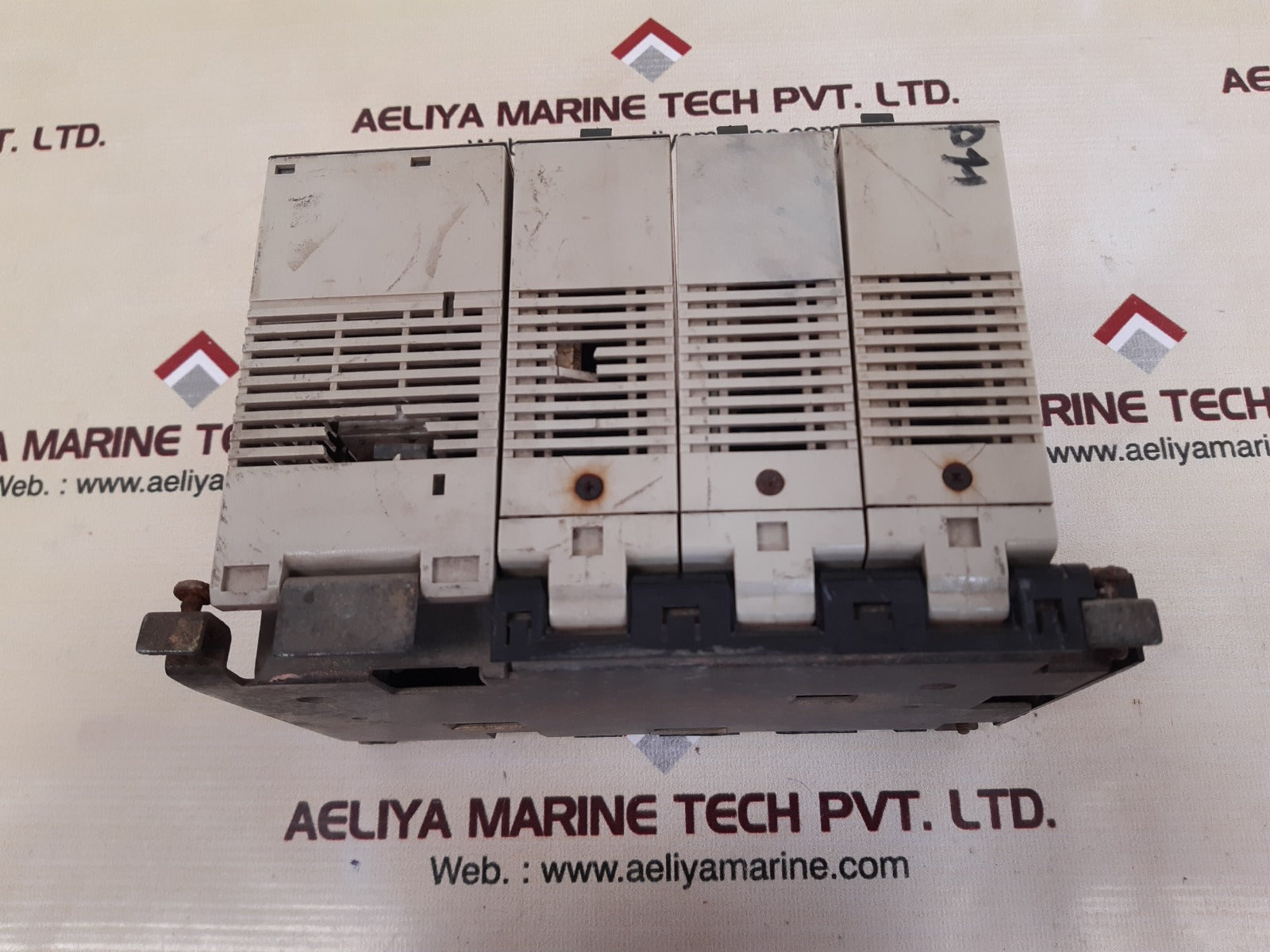 Omron C200H-ia222/C200H-oc225/Pa204 I/O Power Supply Unit With Base