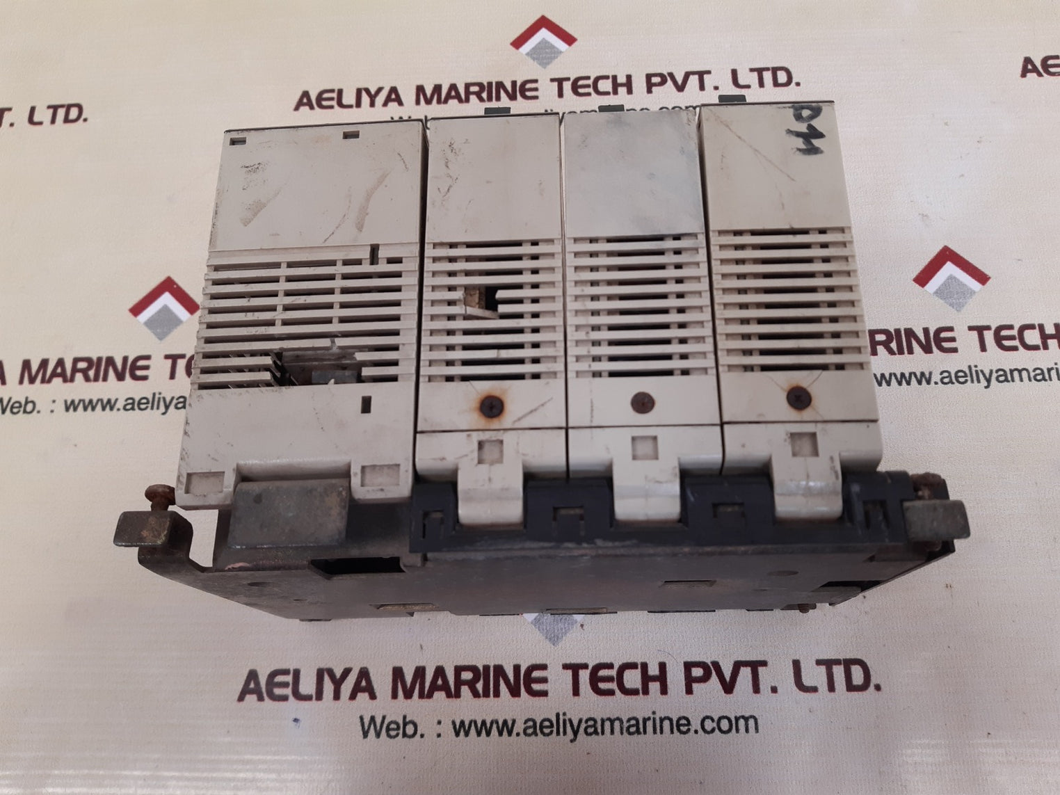 Omron C200H-ia222/C200H-oc225/Pa204 I/O Power Supply Unit With Base