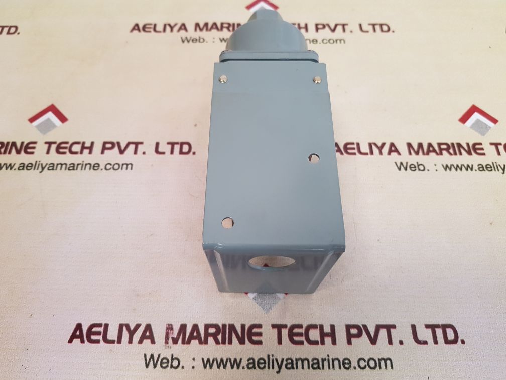 Allen-bradley 836-c3 ser.a pressure switch 80 psi/5.5bar