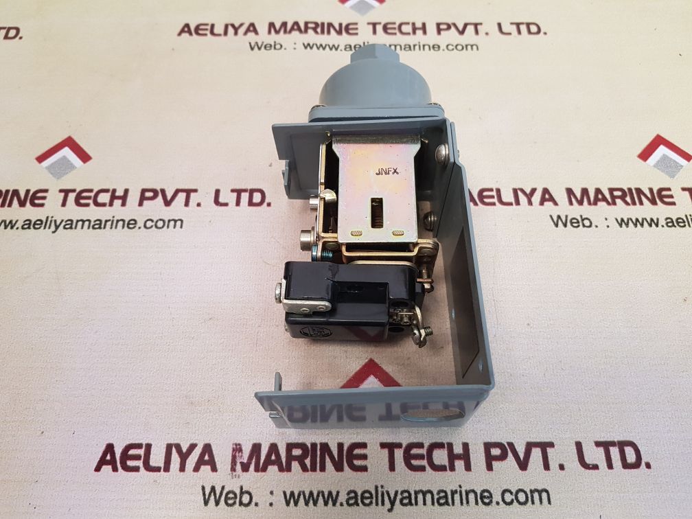 Allen-bradley 836-c3 ser.a pressure switch 80 psi/5.5bar