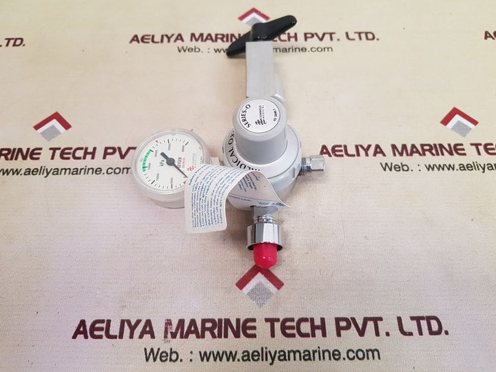 Comweld 518804 medical oxygen regulator 0 to 30000 kpa
