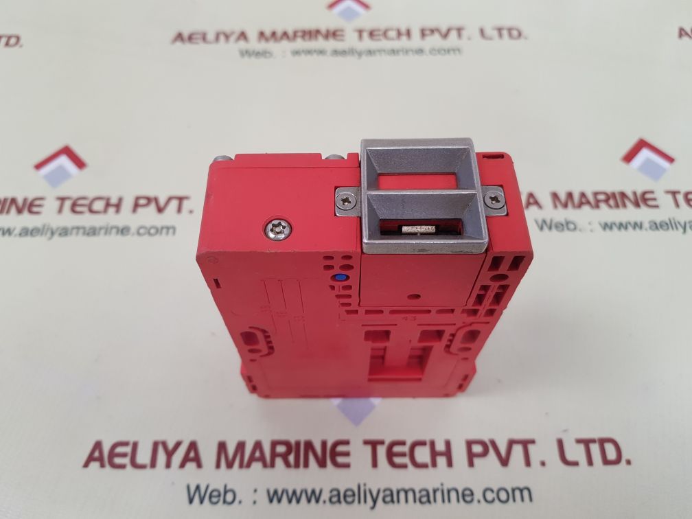 Allen-bradley tls2-gd2 safety interlock switch with guard locking