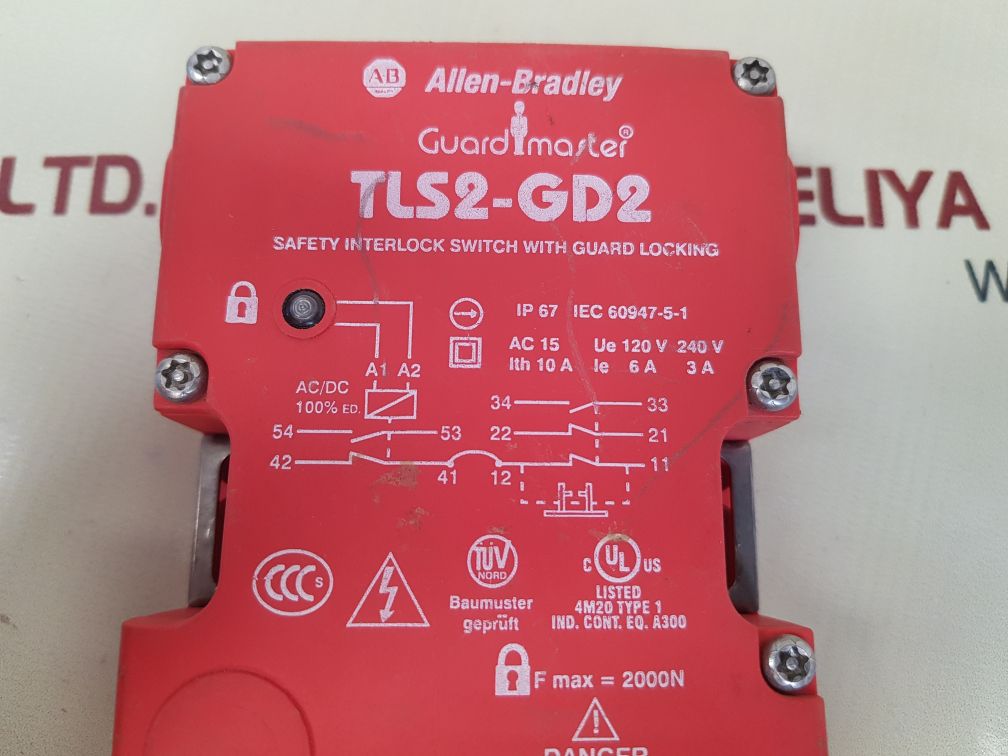 Allen-bradley tls2-gd2 safety interlock switch with guard locking