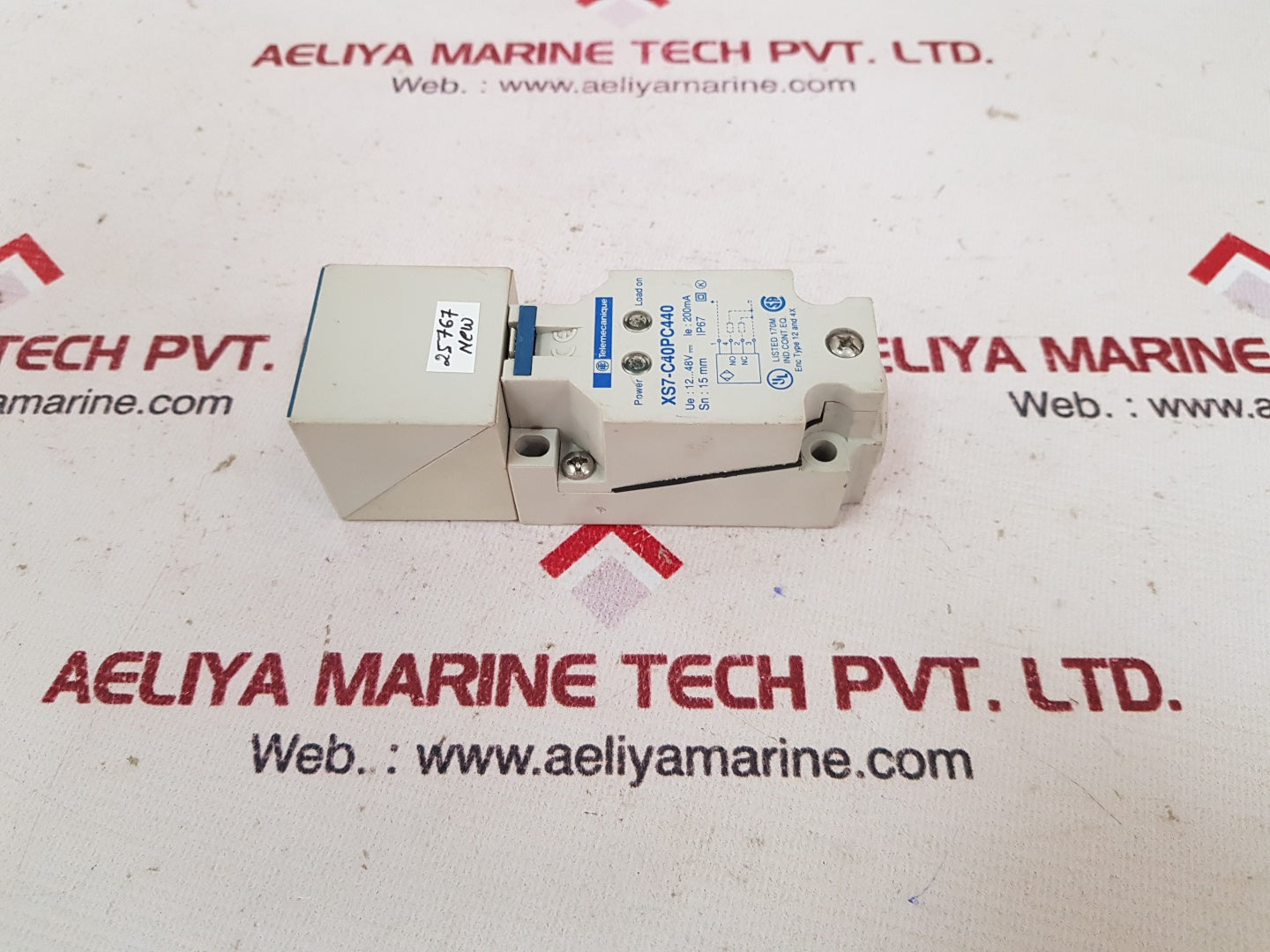 Telemecanique xs7-c40pc440 proximity switch