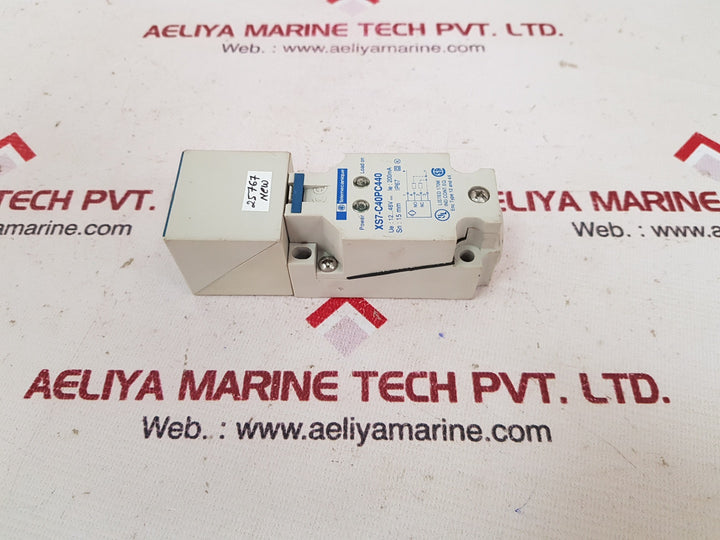 Telemecanique xs7-c40pc440 proximity switch