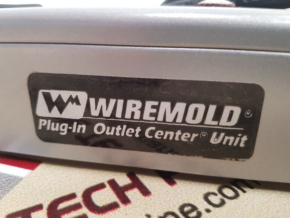 Wiremold ul300bc plug-in outlet center units