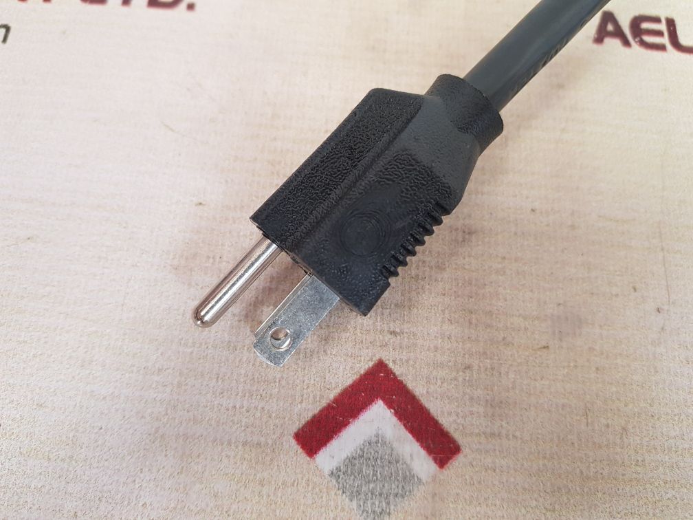 Wiremold ul300bc plug-in outlet center units