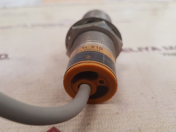 Omron tl-x10 proximity switch 10~14vdc