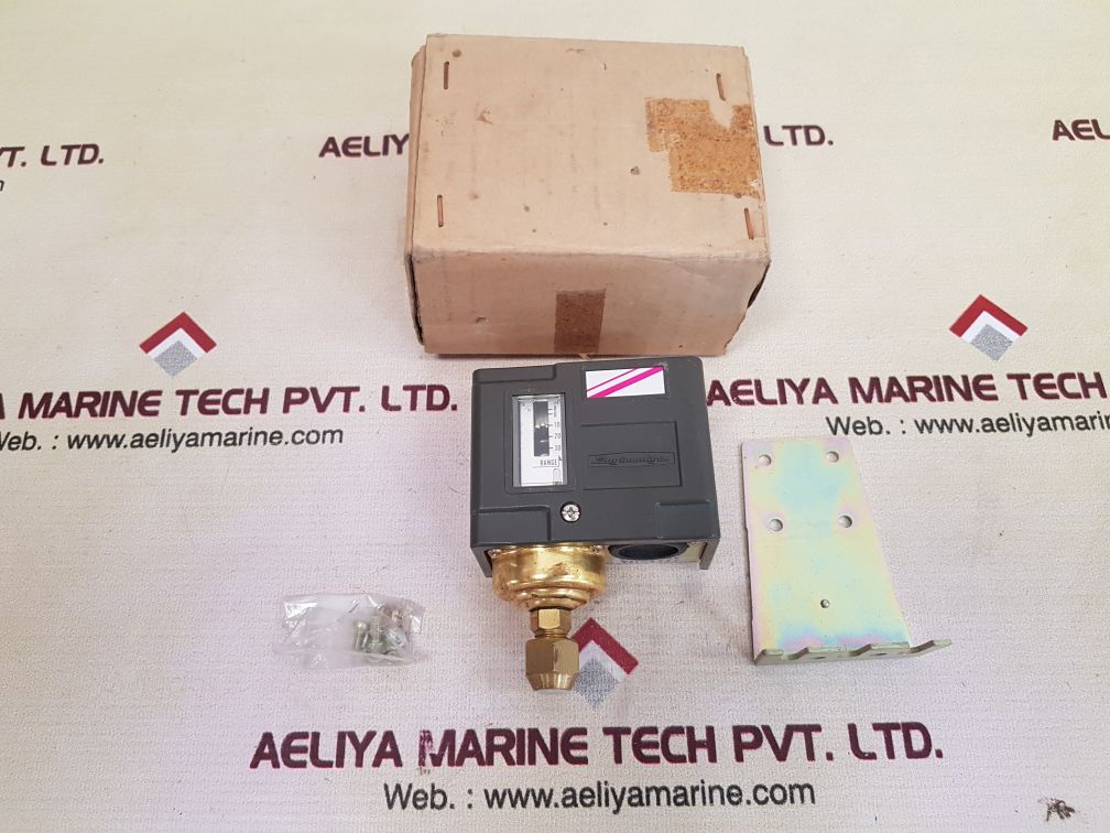 Saginomiya fns-c102 pressure switch 
