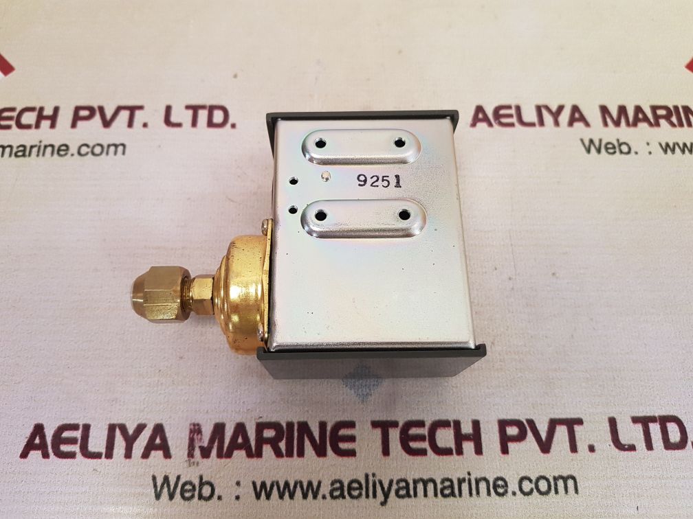 Saginomiya fns-c102 pressure switch 
