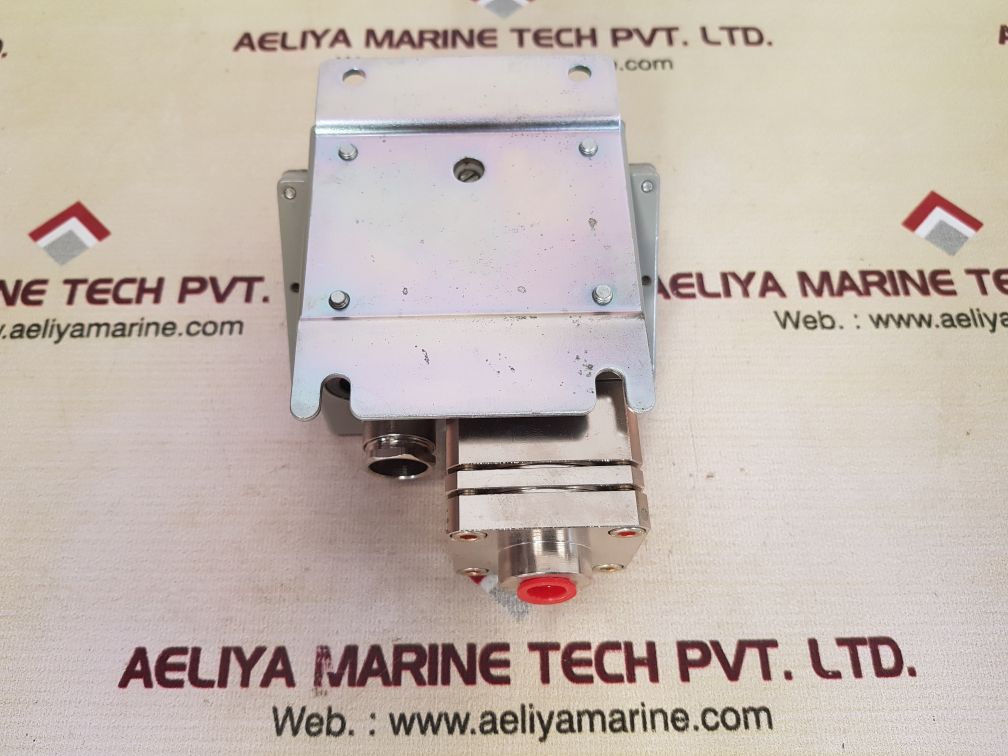 Danfoss cas 155 060-3130 pressure switch 
