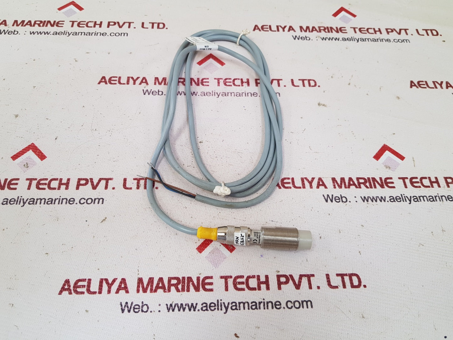 Omron e2eg-x10mb1-m1 proximity switch sensor 