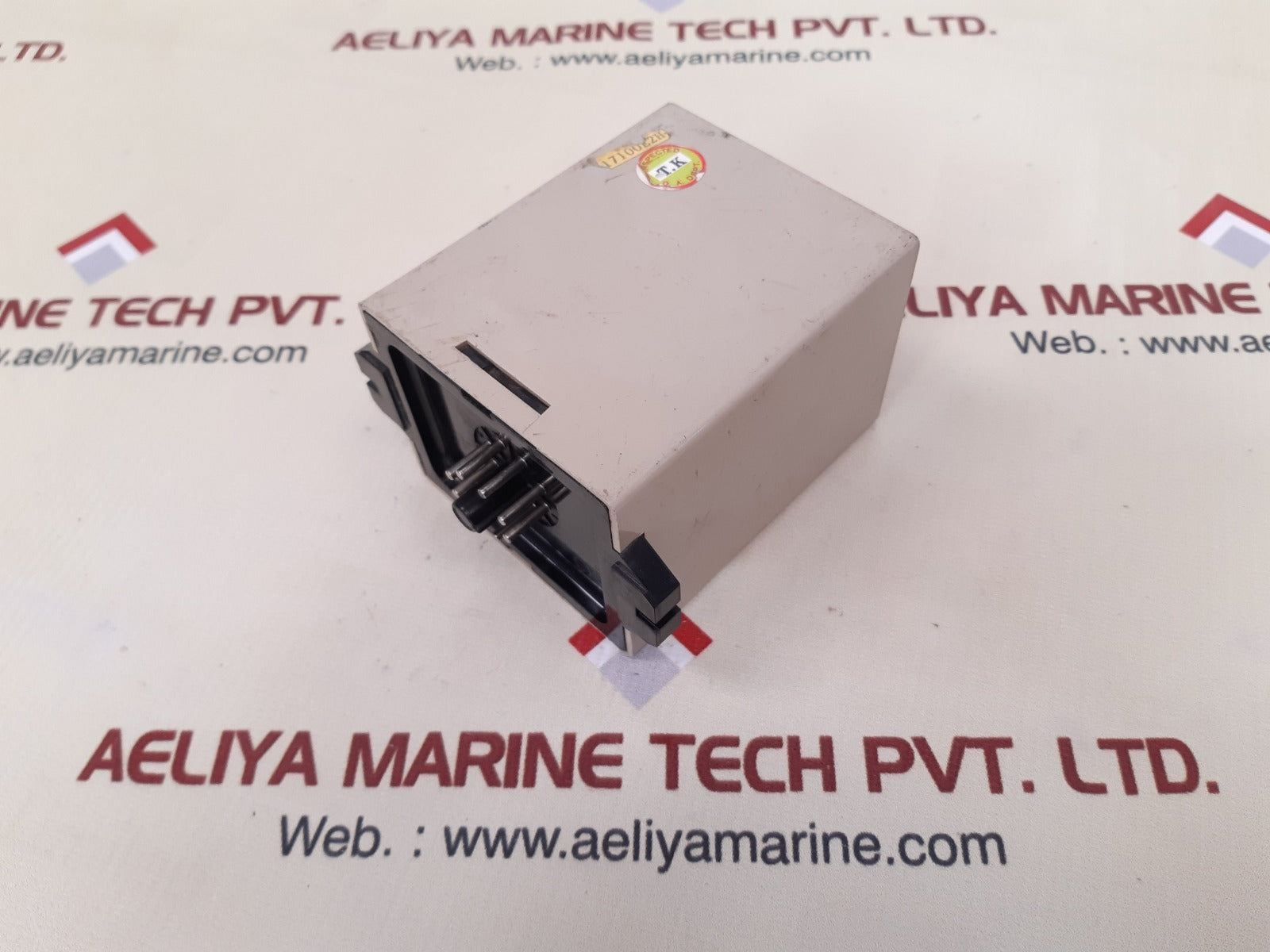 Omron sdv-fh2 voltage sensor 2a 24vdc