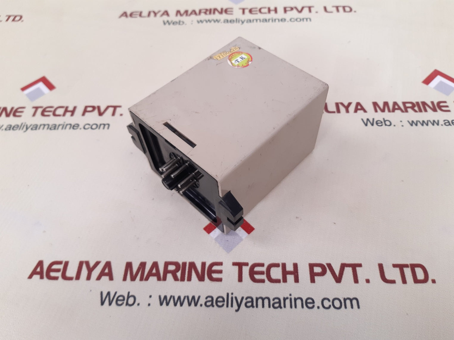 Omron sdv-fh2 voltage sensor 2a 24vdc