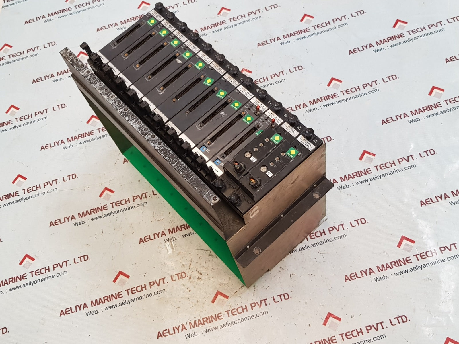 Yokogawa mac2*c,vm1*d,nc4*b,ps31*a module rack