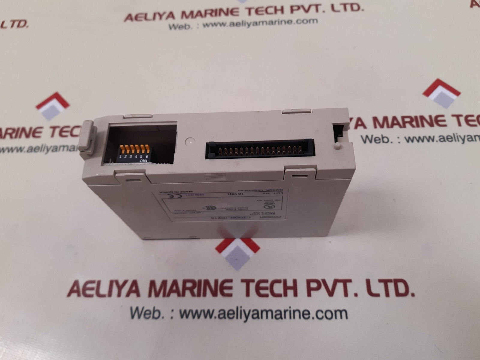 Omron c200h-id215 input unit 24vdc 4.1ma new