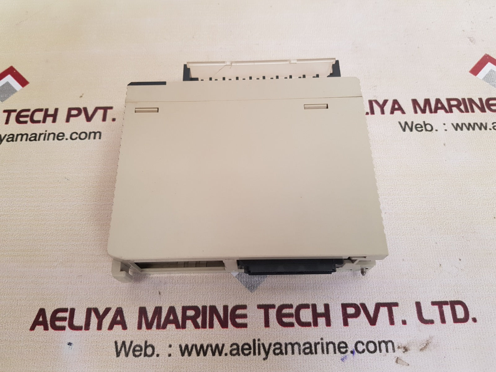 Omron cs1w-oc211 output unit ac100-240v 2a used