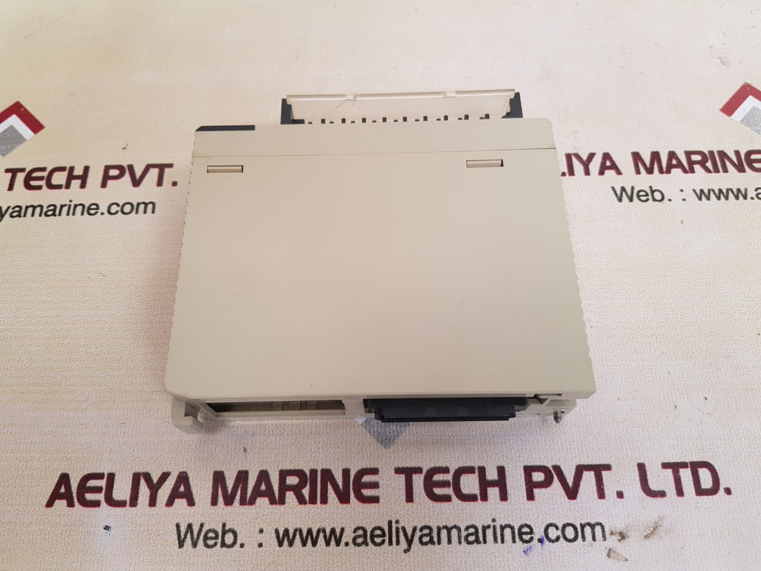 Omron cs1w-oc211 output unit ac100-240v 2a used