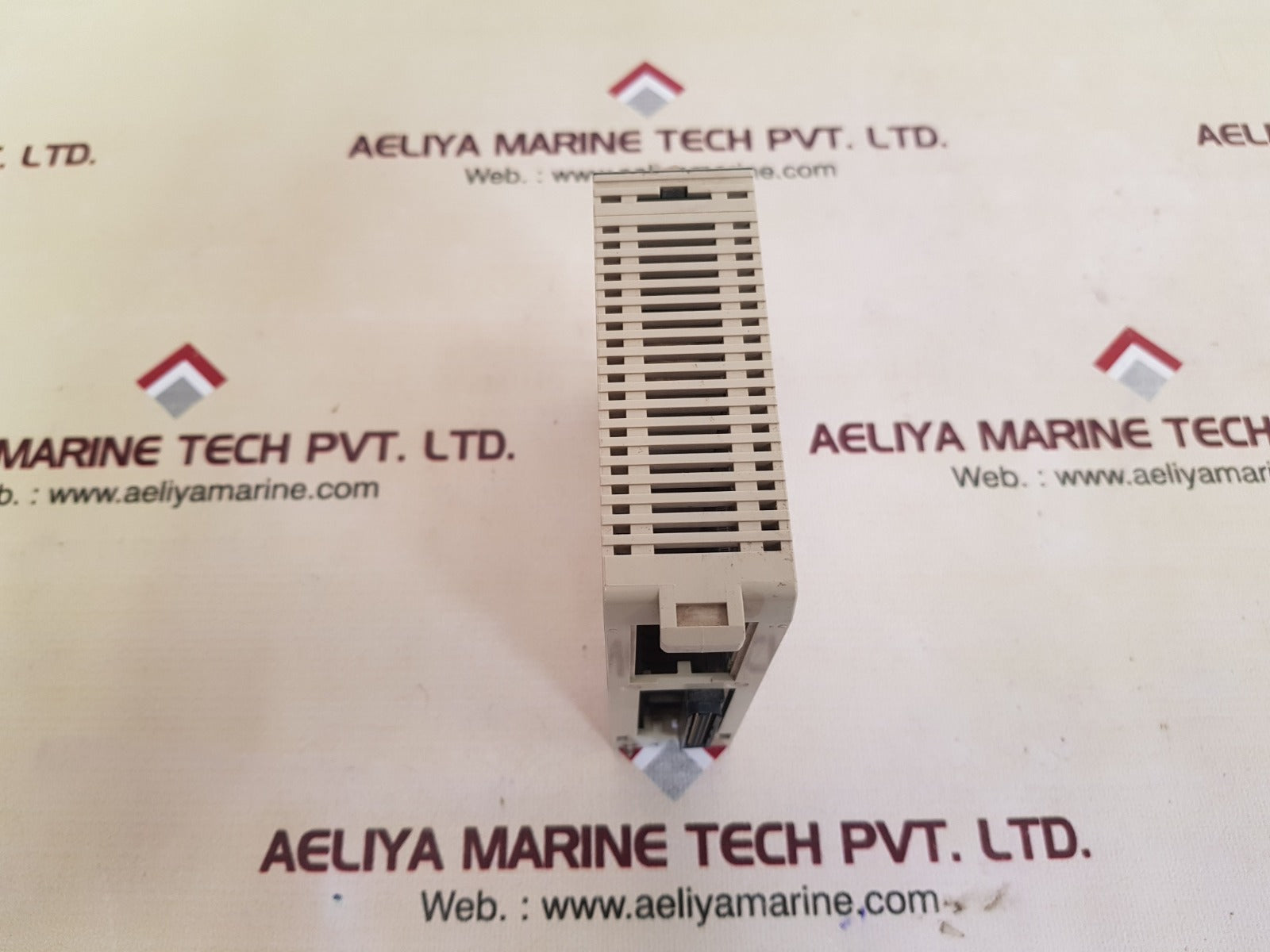 Omron cs1w-oc211 output unit ac100-240v 2a used