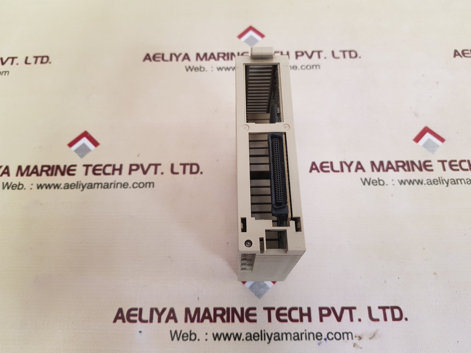 Omron cs1w-oc211 output unit ac100-240v 2a used