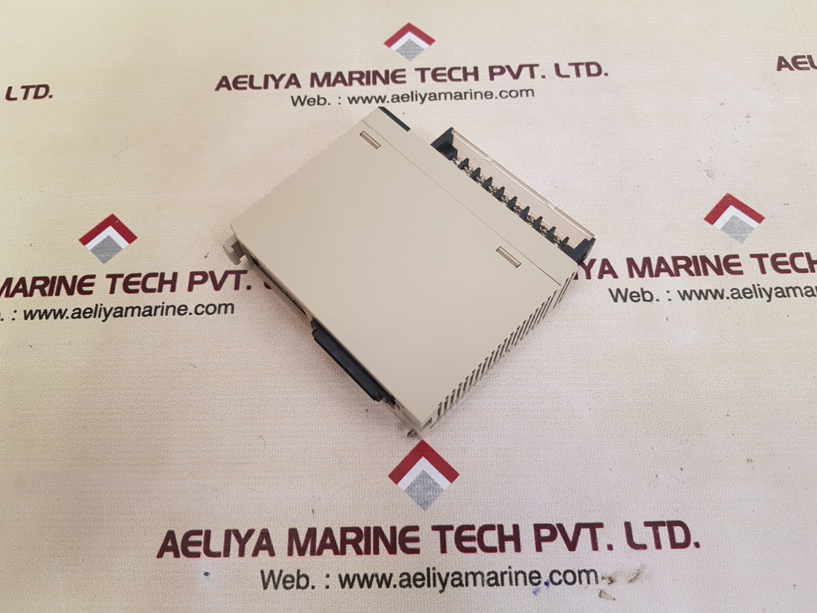 Omron cs1w-oc211 output unit ac100-240v 2a used