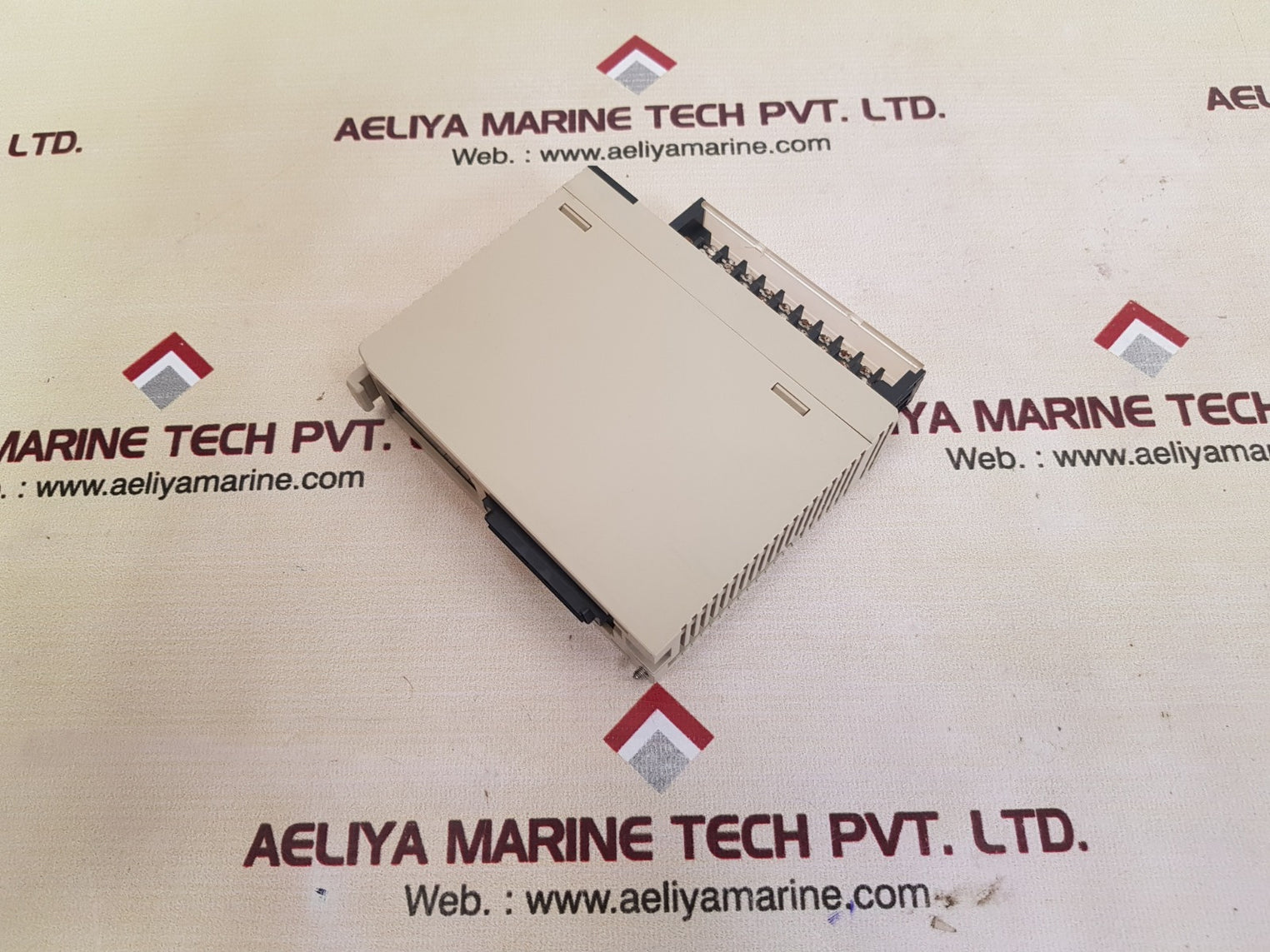 Omron cs1w-oc211 output unit ac100-240v 2a used